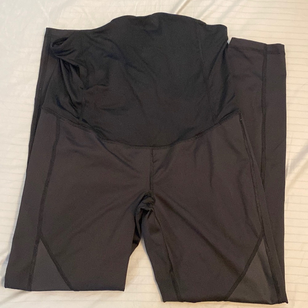 Size large Isabel maternity leggings by Ingrid &isabel